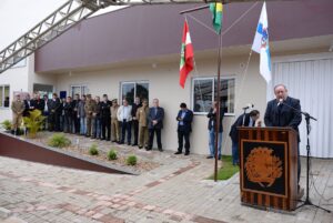 Read more about the article Prefeito Edegar Giordani e Governador Raimundo Colombo inauguram novo quartel da Polícia Militar em Faxinal dos Guedes