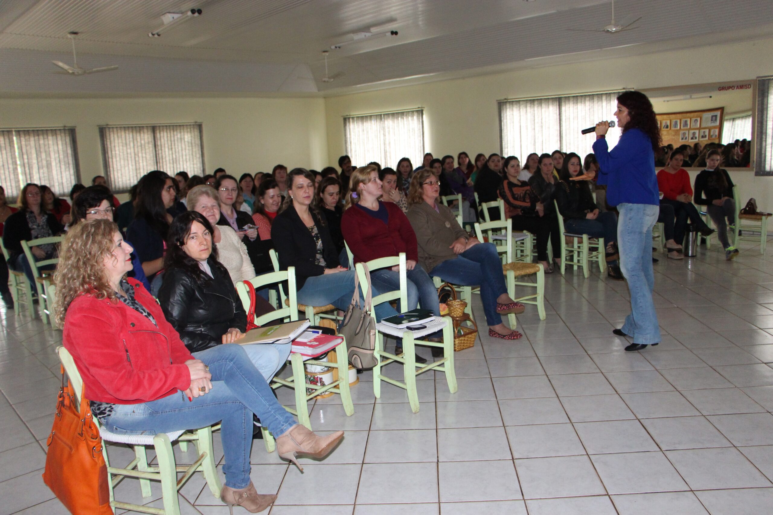 You are currently viewing Professores da rede municipal de São Domingos participam de formação continuada