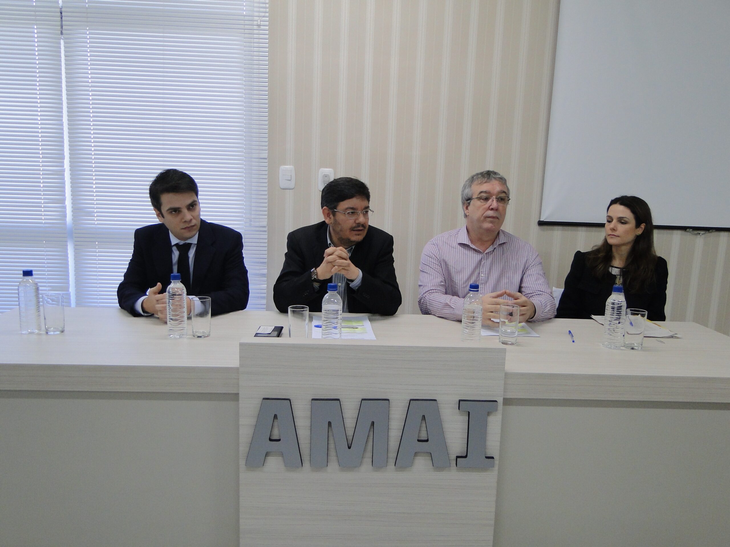 Read more about the article Poder Judiciário participa da Assembleia da AMAI