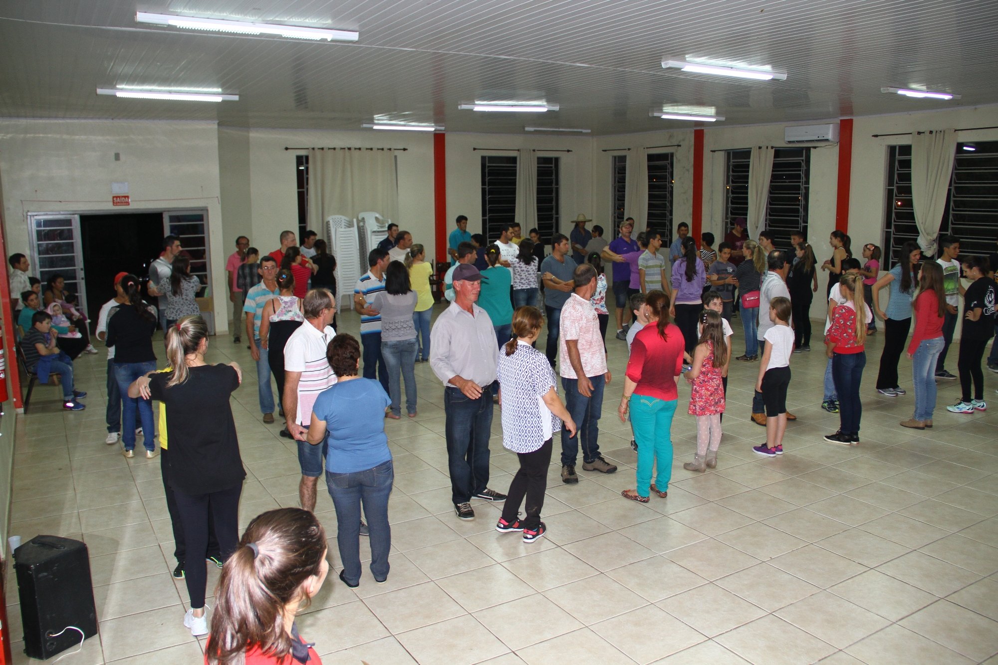 You are currently viewing Curso de dança é iniciado com nova turma de casais em Ponte Serrada