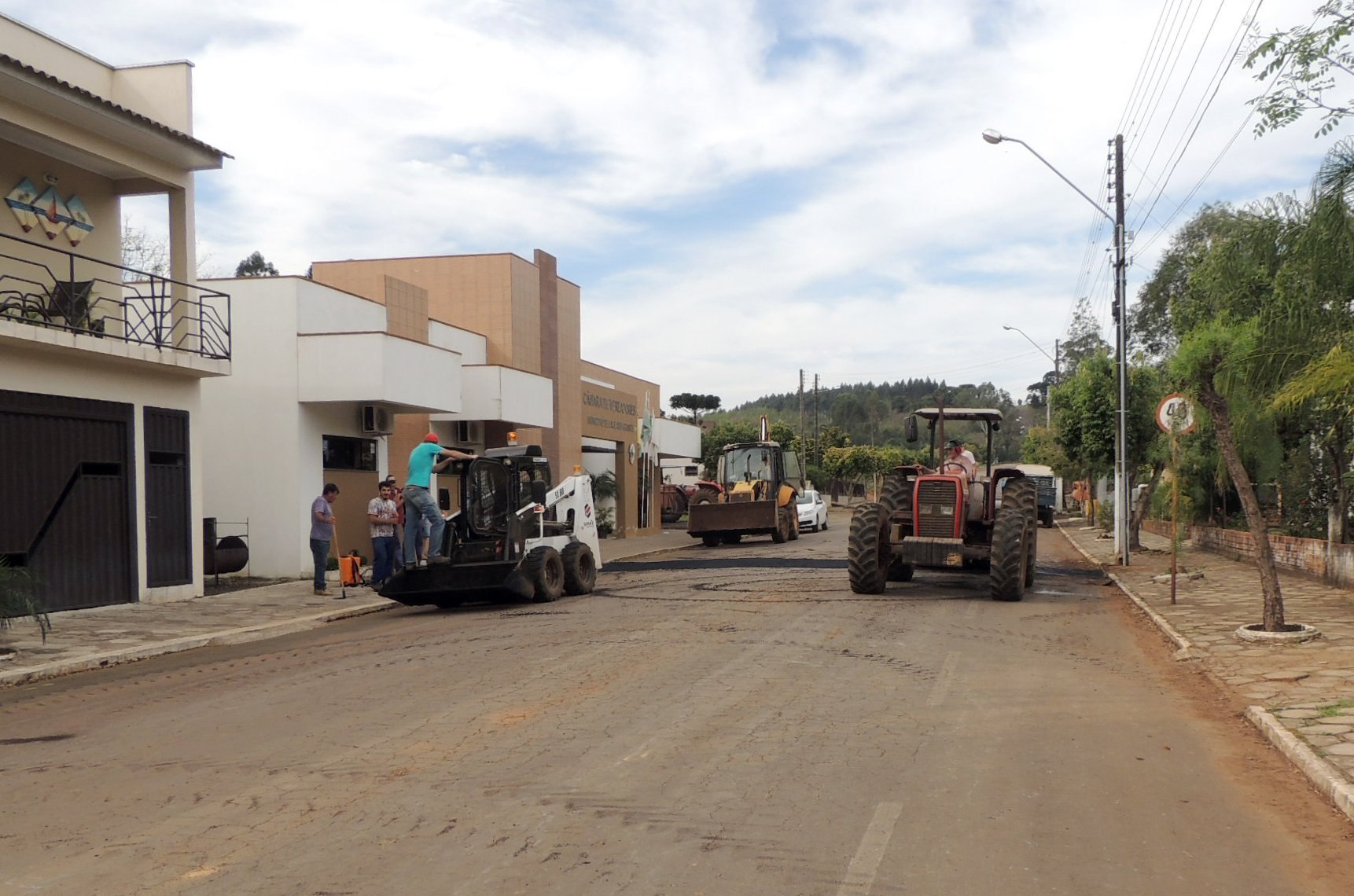 You are currently viewing Lajeado Grande recupera o asfalto danificado pelas chuvas
