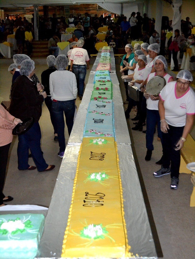 You are currently viewing Feijoada e bolo de 23 metros marcam encerramento das festividades do aniversário de Ouro Verde