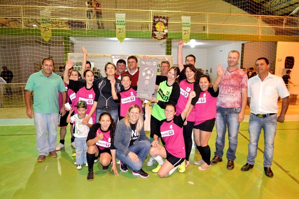 Read more about the article Equipe da Linha Progresso é campeã do Futsal Feminino 2015