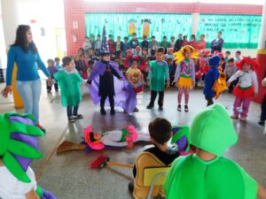 Read more about the article Personagens do folclore são trabalhados em projeto com alunos de creches