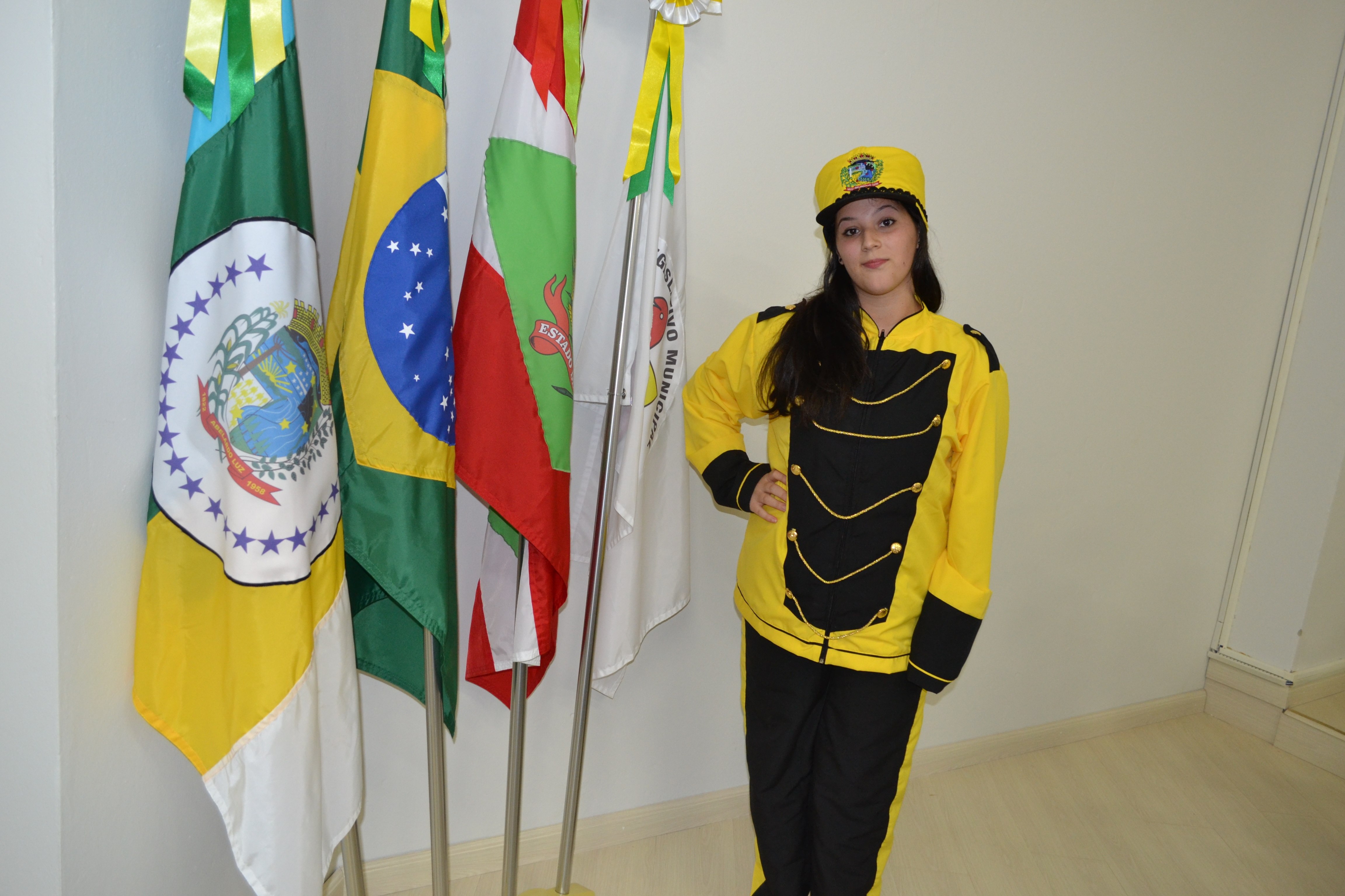 Read more about the article Integrantes da fanfarra de Abelardo Luz recebem novos uniformes