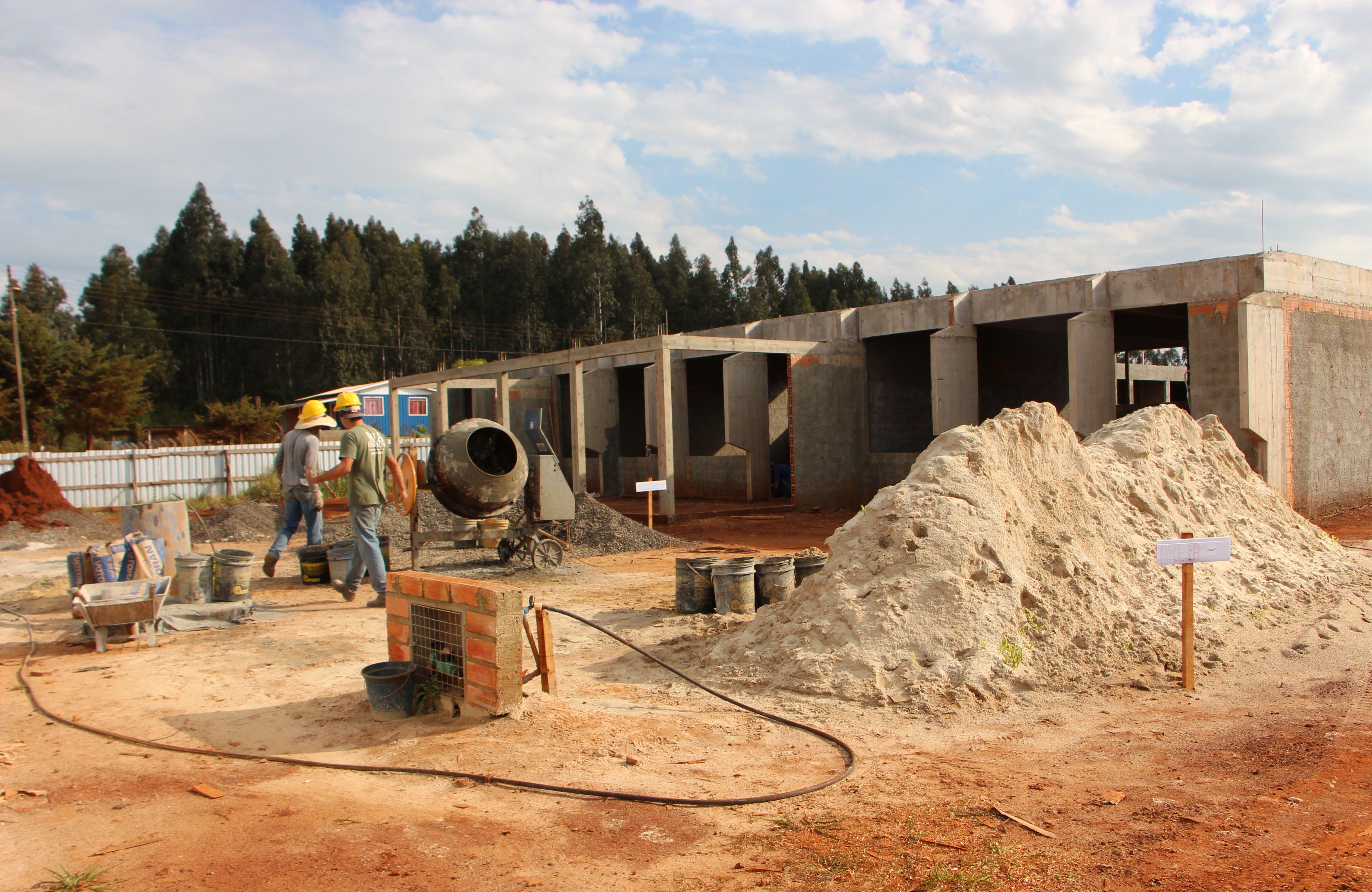 Read more about the article São Domingos segue com as obras de construção da nova escola