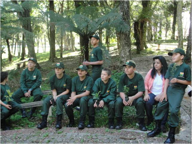 You are currently viewing Grupo de Protetores Ambientais planta árvores na Femi