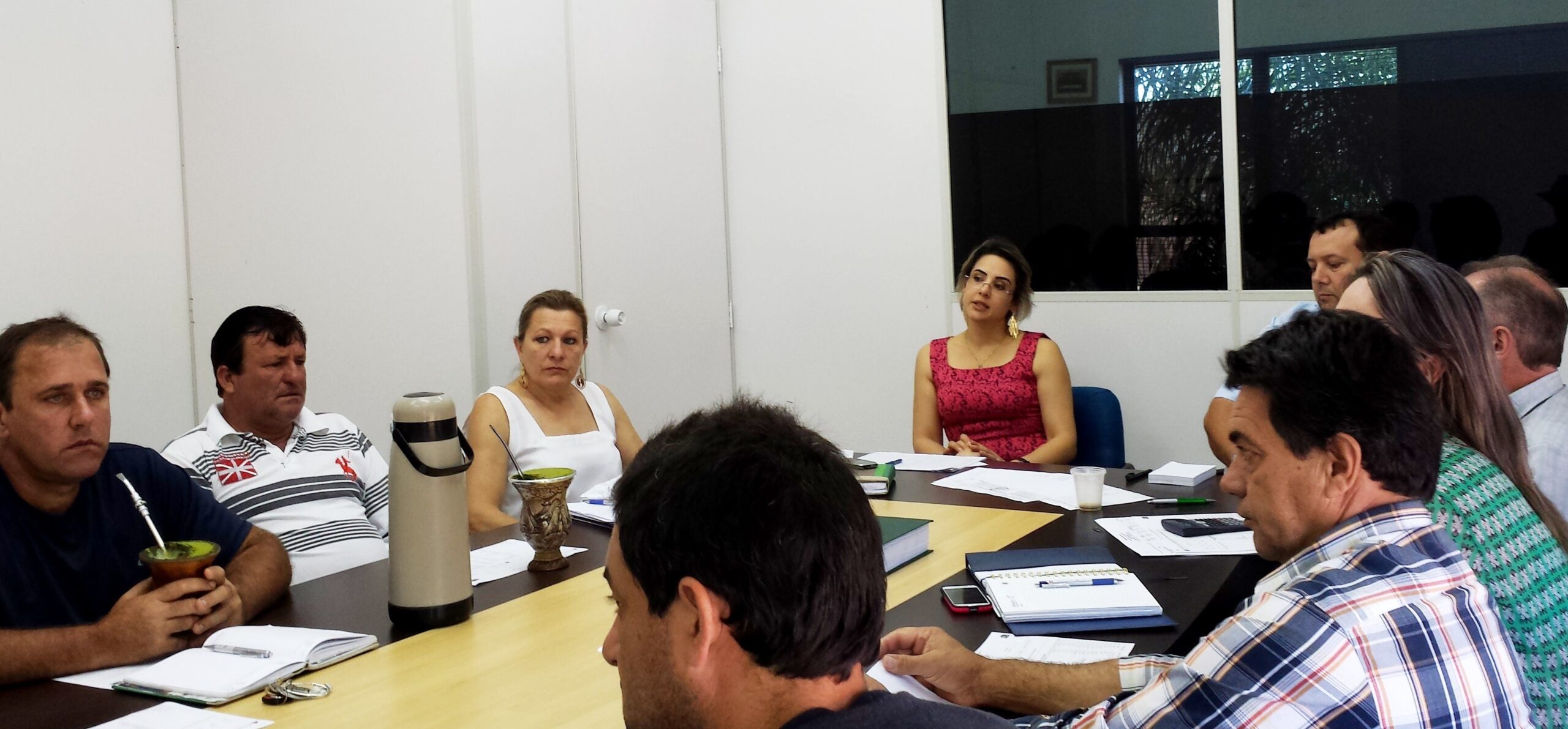 You are currently viewing Prefeita de Ouro Verde reúne equipe de governo para definir estratégias para contenção de despesas e enfrentamento da crise
