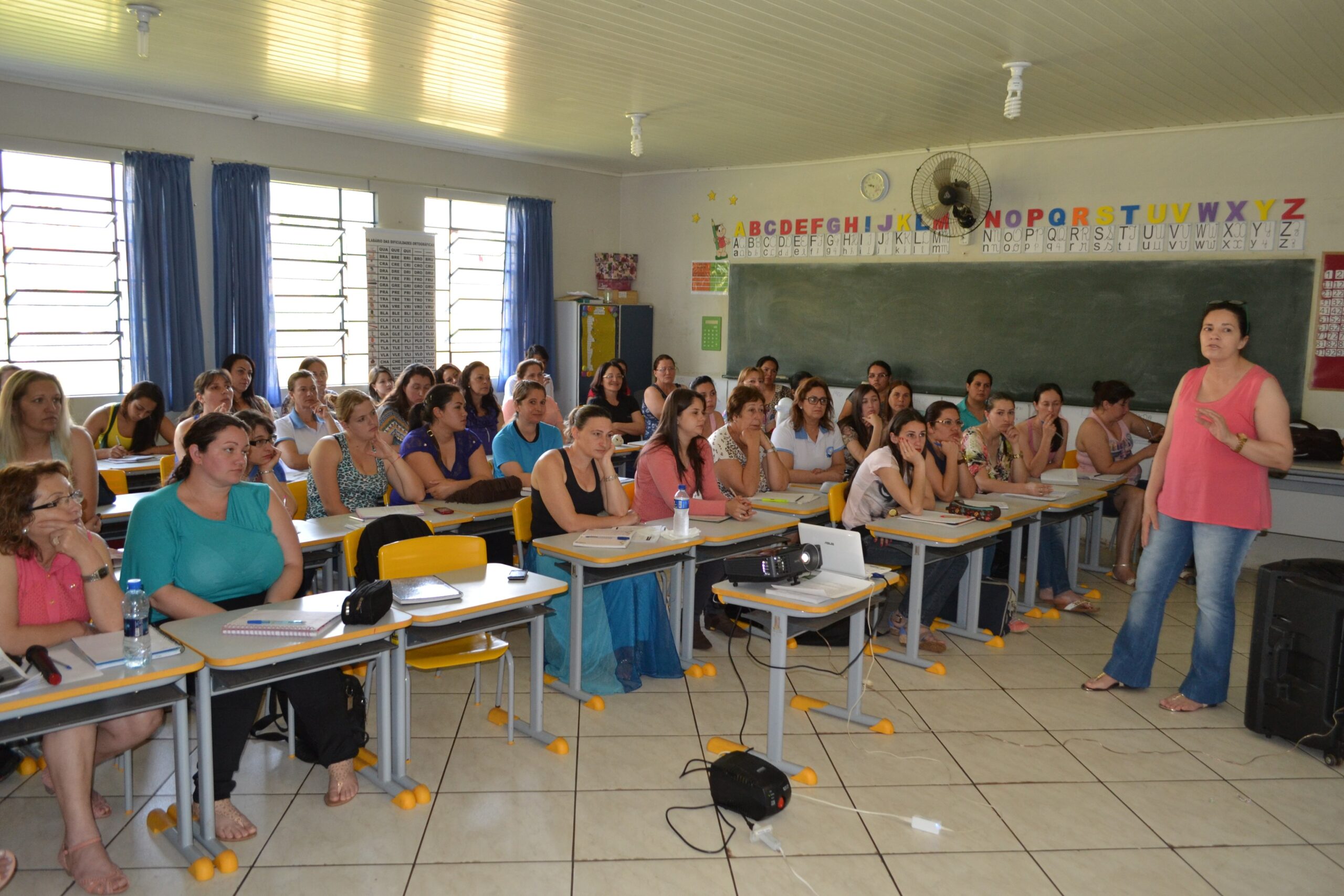 Read more about the article Formação do PNAIC reúne educadores de Abelardo Luz
