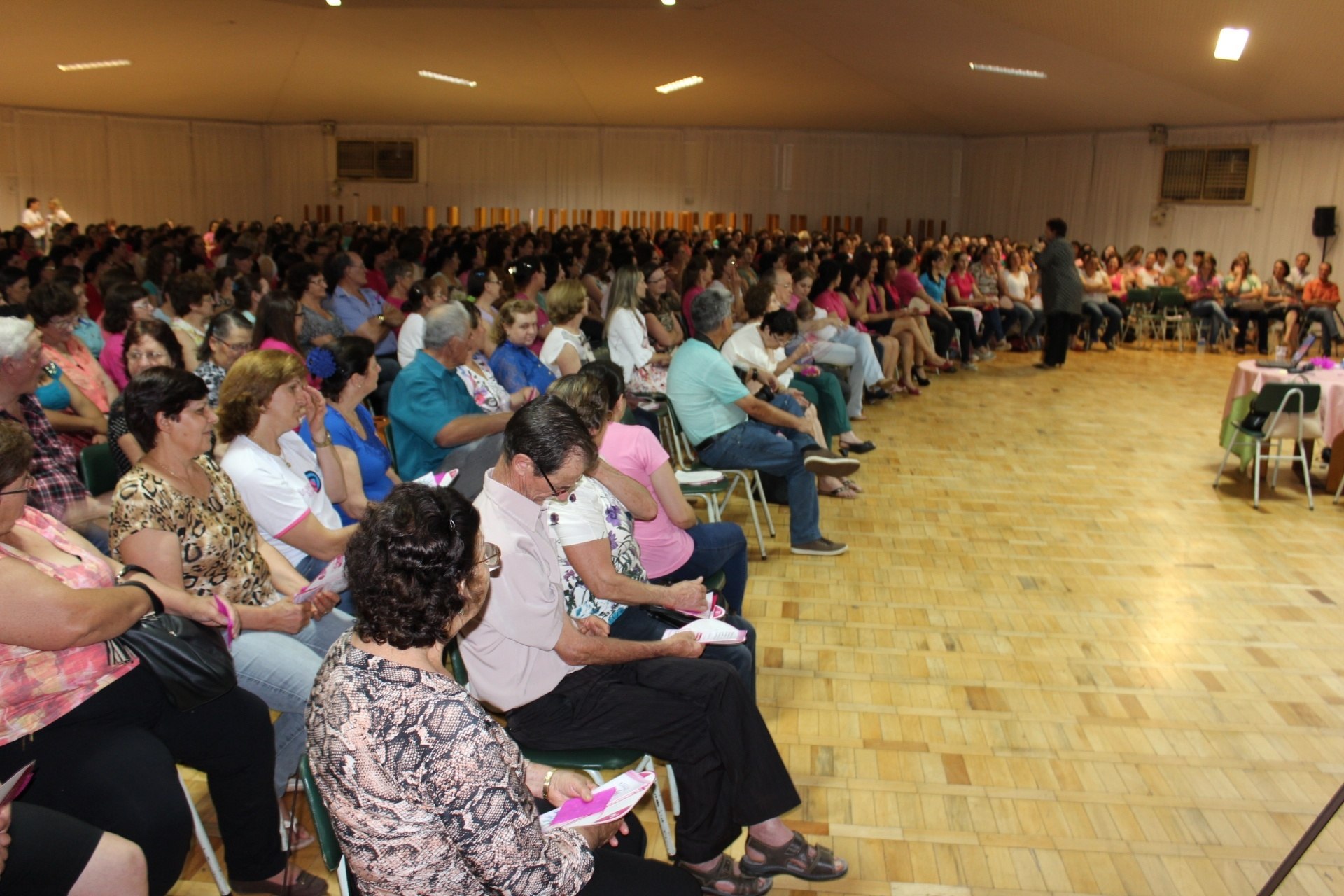 You are currently viewing Palestra do Outubro Rosa lota Clube Xaxinense