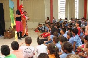 Read more about the article Crianças soltam o riso durante contação de histórias em Ponte Serrada