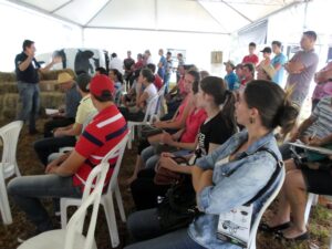 Read more about the article Agricultores visitam Itaipu Rural Show