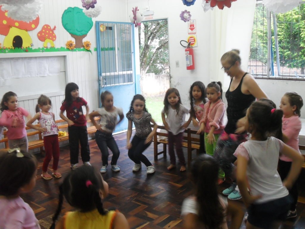 You are currently viewing Aulas de dança divertem, integram e estimulam crianças de creche em Ponte Serrada
