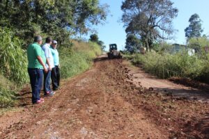 Read more about the article Governo municipal recupera estradas no interior do município