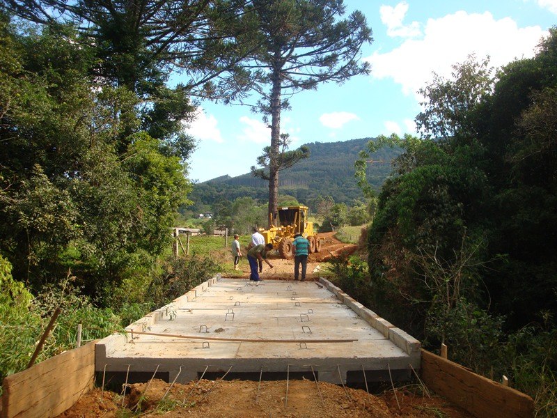 Read more about the article Administração municipal constrói nova ponte na comunidade da Boa Esperança