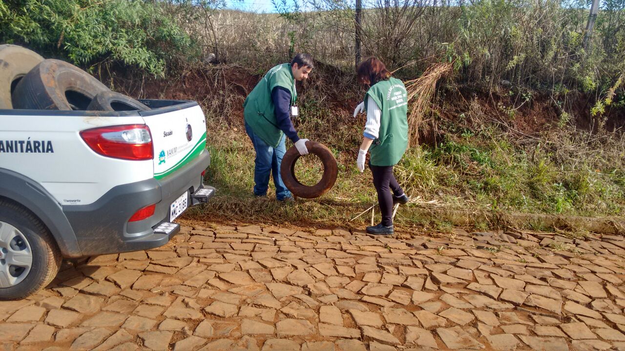 You are currently viewing Vigilância Sanitária de Xaxim recolhe pneus velhos