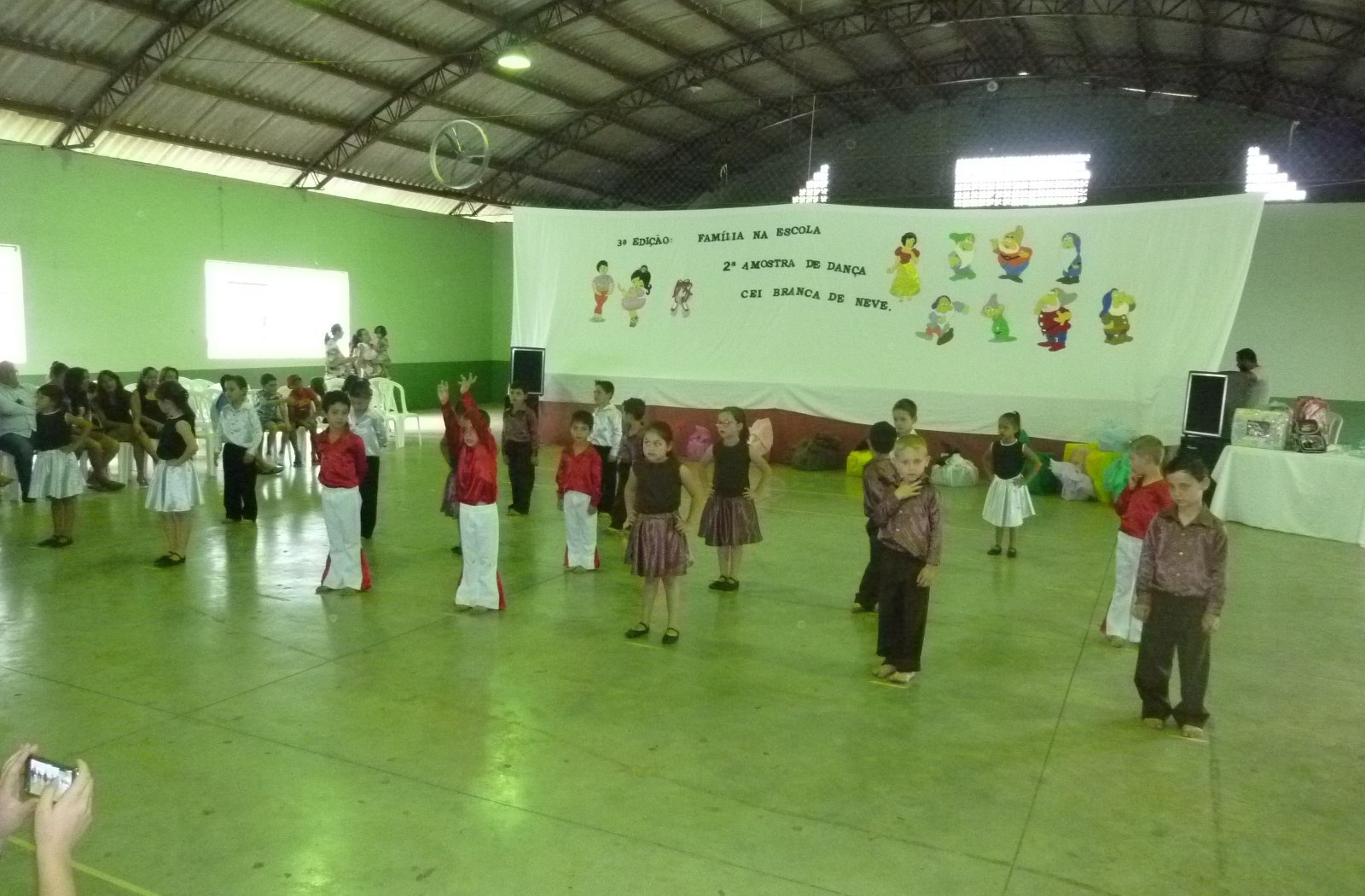 You are currently viewing Dia da família na escola e mostra de dança são atrações em Passos Maia