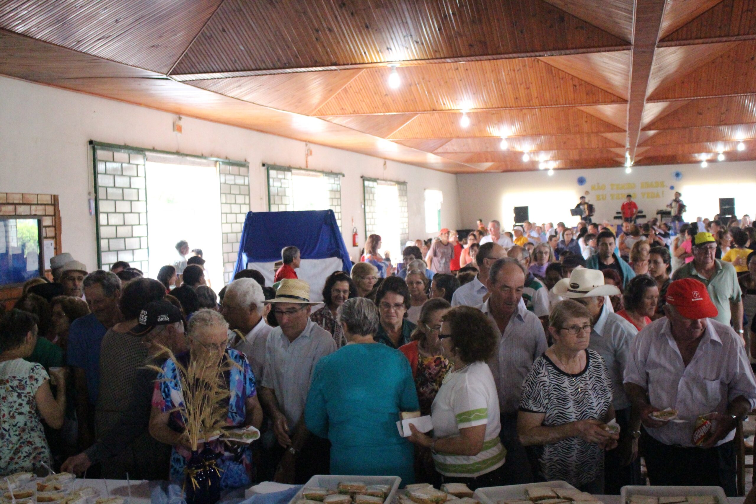 Read more about the article Governo Municipal promove Festa do Idoso e reúne mais de 400 idosos em São Domingos