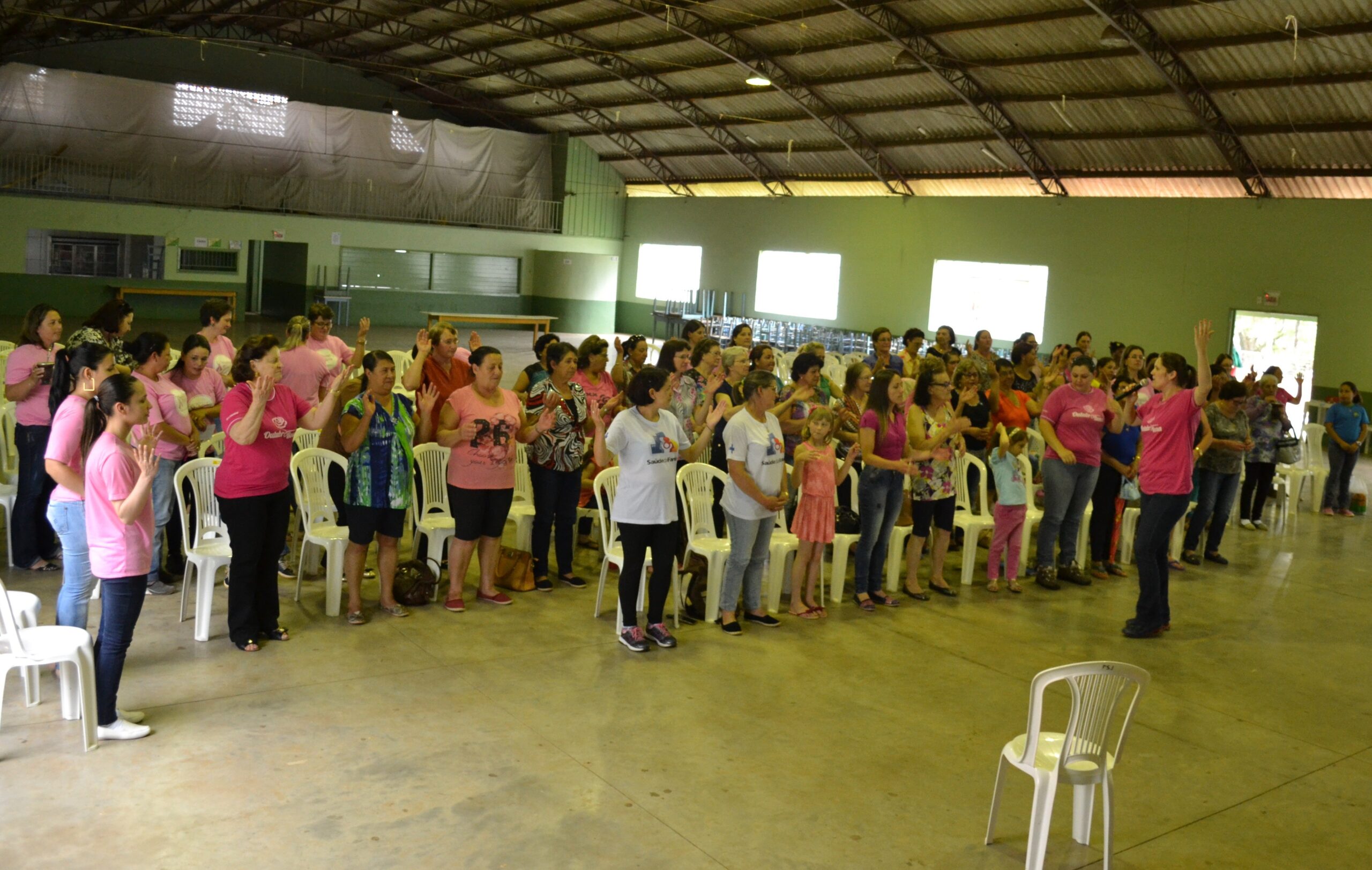 You are currently viewing Mulheres participam de palestra do Outubro Rosa em Passos Maia