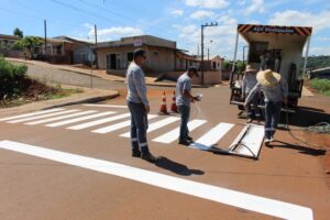 Read more about the article Ruas recebem sinalização horizontal em São Domingos