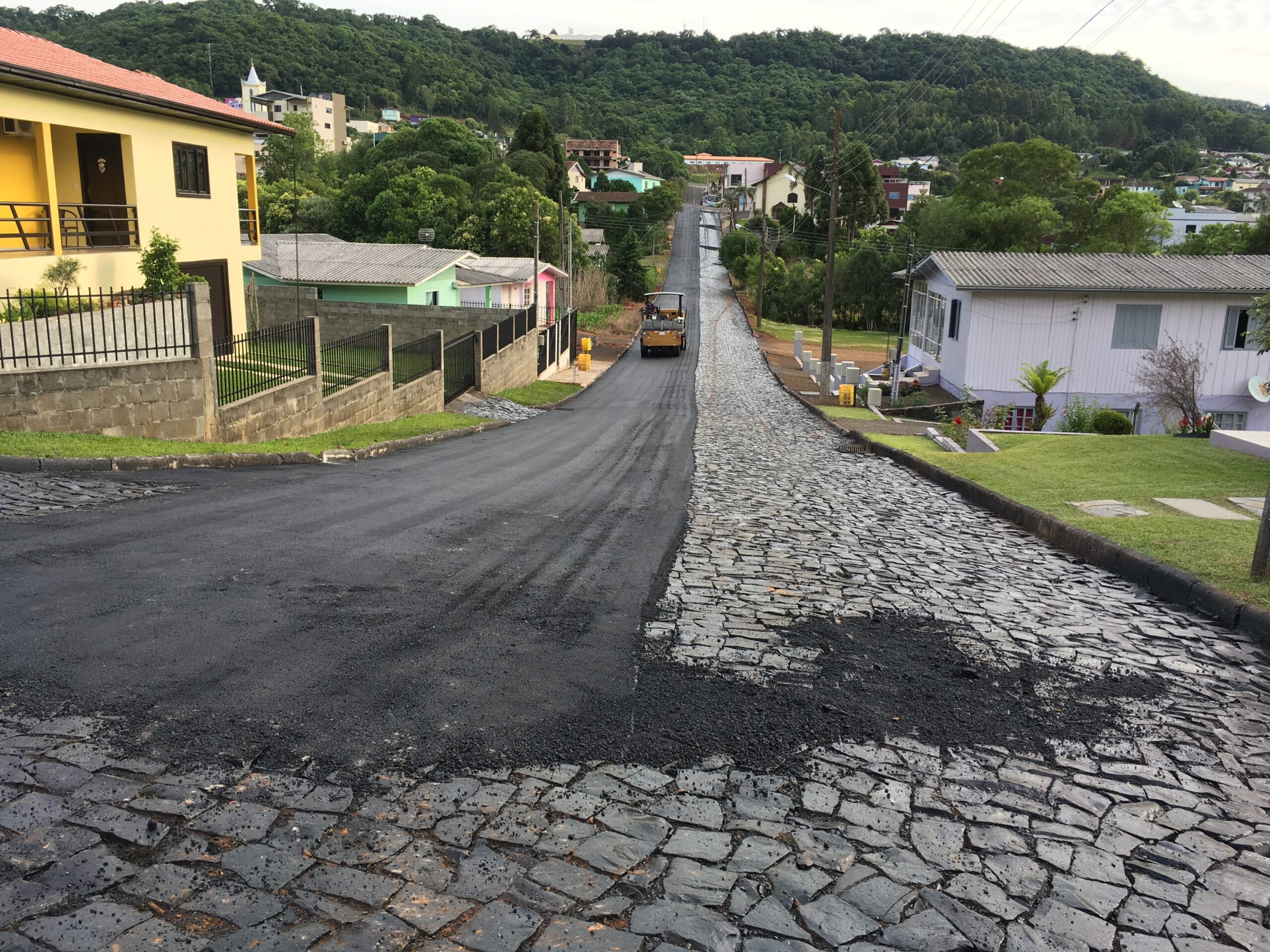 Read more about the article Novas obras de pavimentação asfáltica estão sendo realizadas em Vargeão