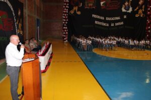 Read more about the article Proerd forma turma de 70 alunos em cerimônia na programação de aniversário de Passos Maia