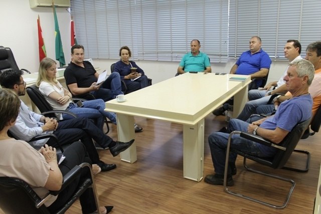 Read more about the article Prefeito e secretários municipais avaliam primeira semana de atividade