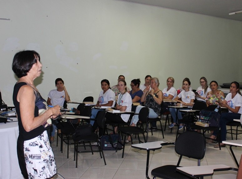 Read more about the article Agentes comunitárias de saúde recebem treinamento para utilização de tablets