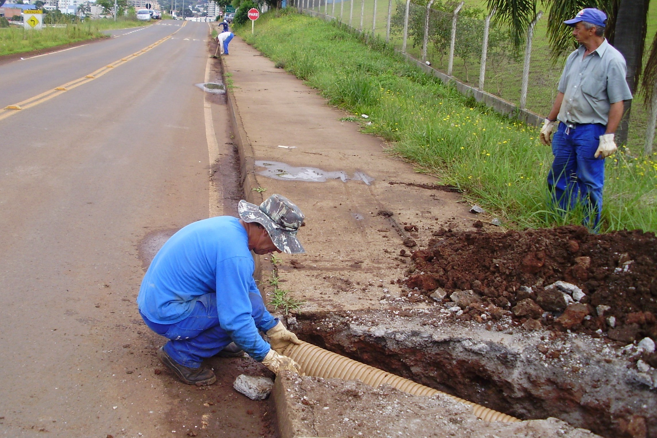 Read more about the article Prefeitura soluciona ponto de alagamento às margens da rodovia