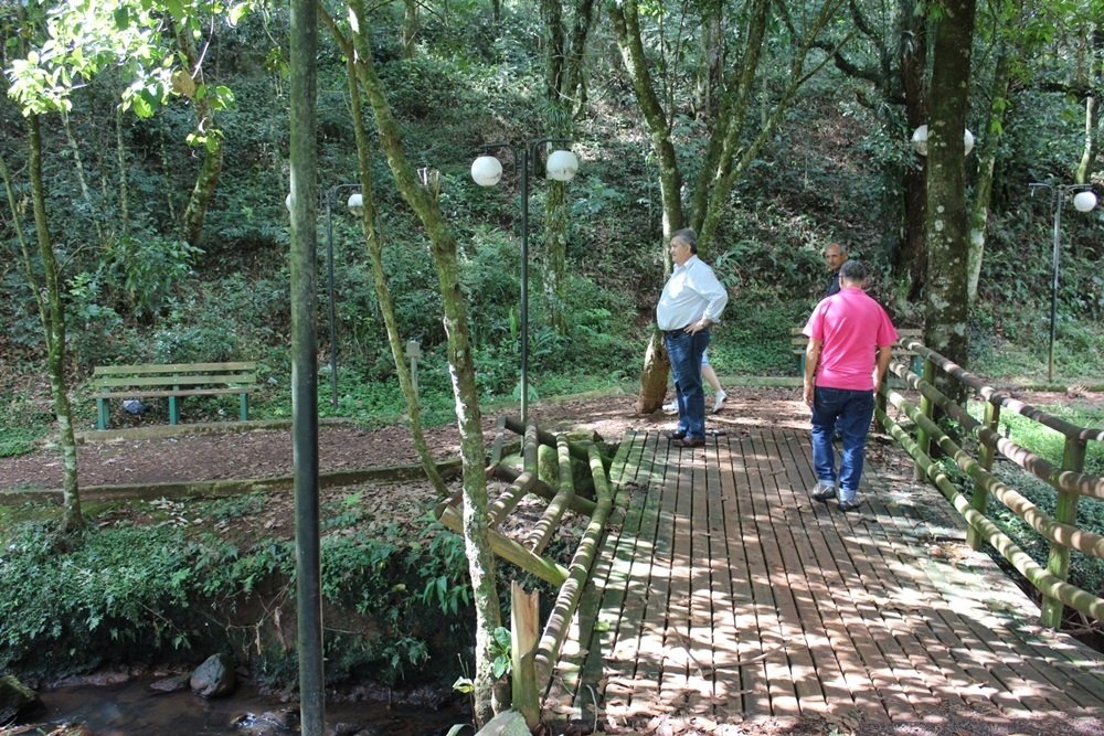 Read more about the article Prefeito visita Eco Parques e pede o auxílio da comunidade para preservação dos espaços
