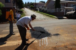 Read more about the article Prefeitura de Xaxim realiza Operação Tapa-Buracos nas ruas da cidade