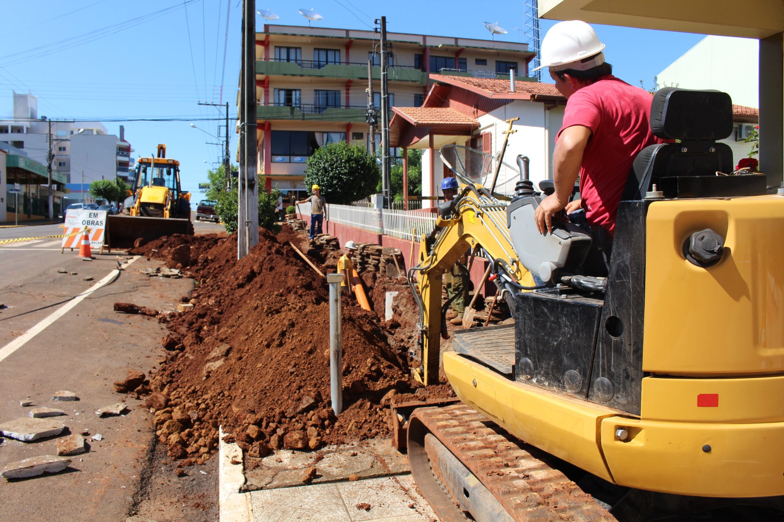 Read more about the article Esgotamento sanitário retoma obras no centro de São Domingos