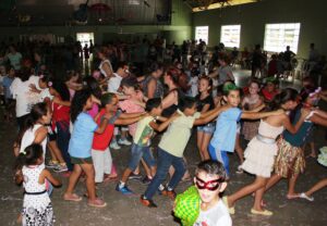 Read more about the article Carnaval infantil diverte centenas de crianças em Passos Maia