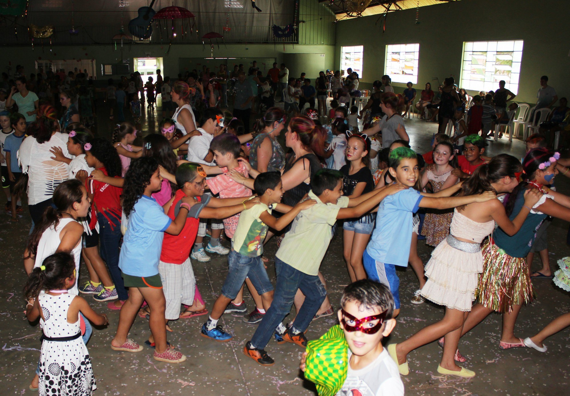 You are currently viewing Carnaval infantil diverte centenas de crianças em Passos Maia