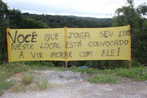 Read more about the article Área nas margens de rodovia estadual vira depósito clandestino de lixo