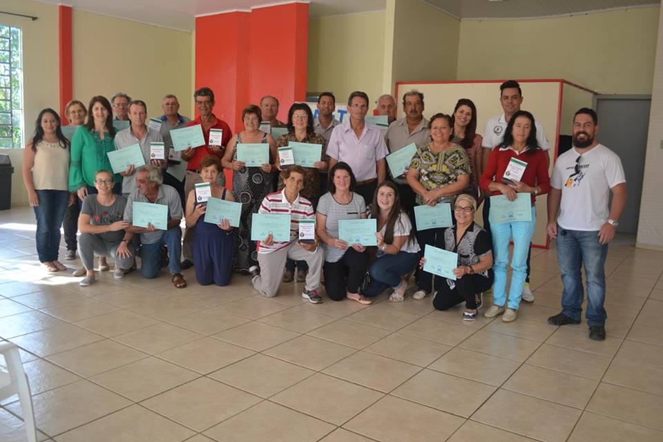 You are currently viewing Idosos recebem certificados e troféus de classificação da fase municipal do Jasti em Ponte Serrada