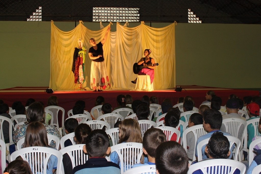 You are currently viewing Contação de histórias comemora Dia Nacional do Livro Infantil em Passos Maia