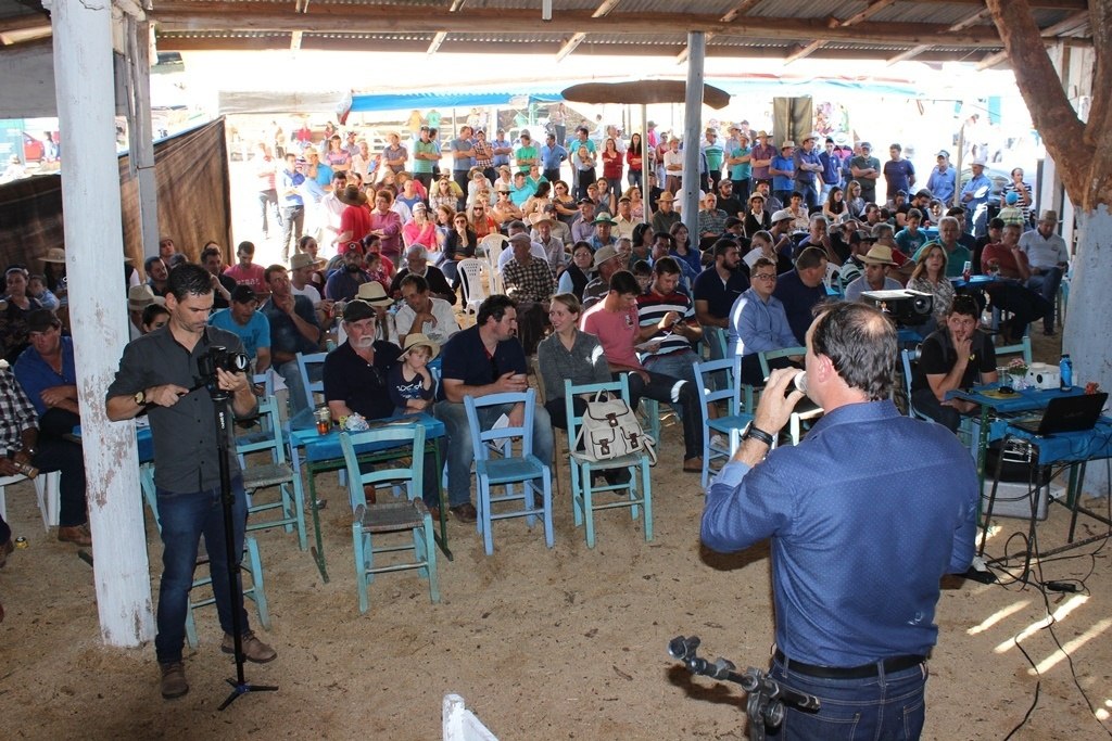 Read more about the article Feira do Bezerro é sucesso de público e vendas em Passos Maia