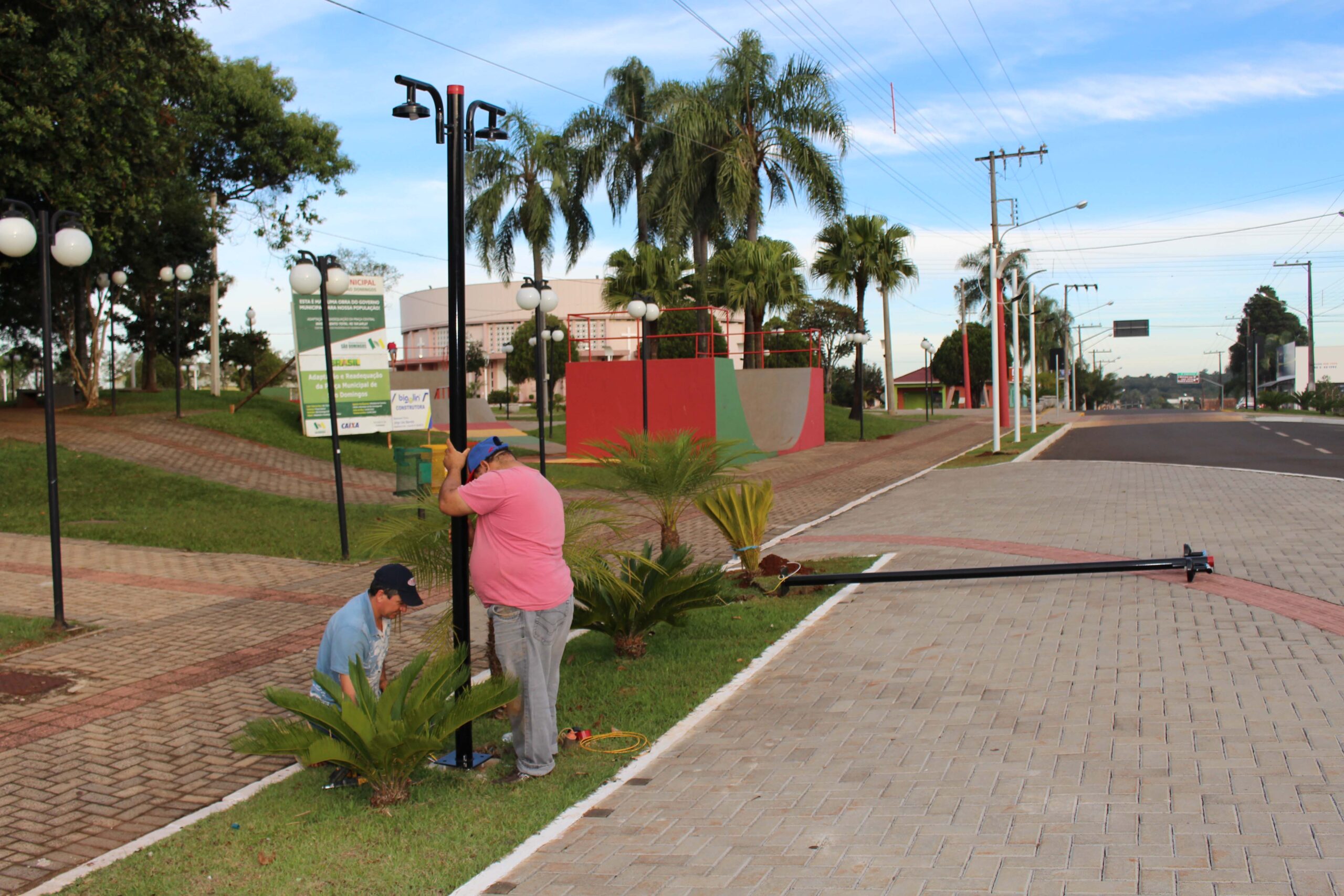You are currently viewing Novo Calçadão recebe novos postes de iluminação pública