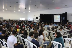 Read more about the article Secretaria de Assistência Social lembra Dia de Combate ao Trabalho Infantil com palestra-show para cerca de dois mil alunos