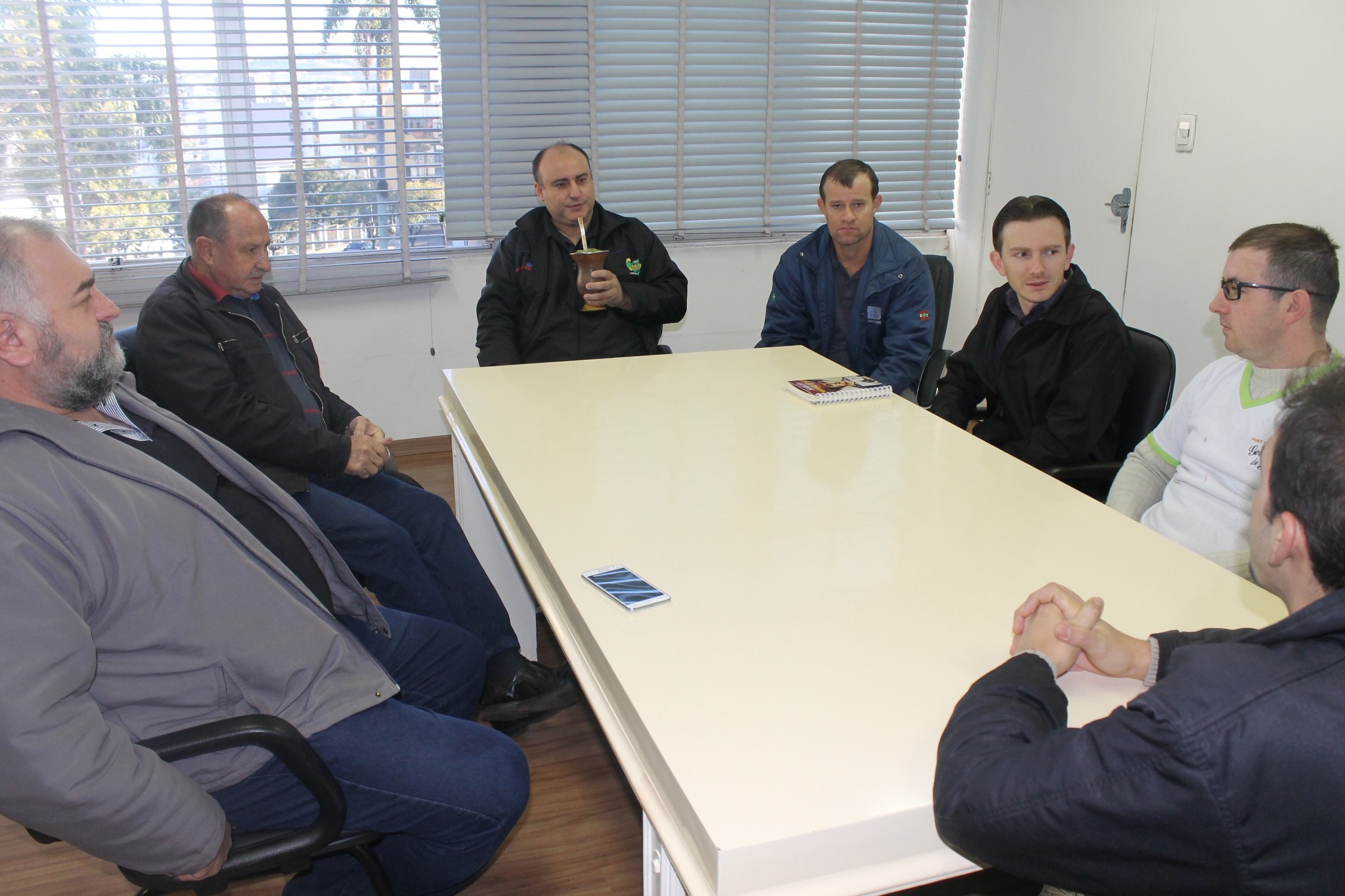 You are currently viewing Prefeito recebe presidente da Câmara e moradores do Nossa Senhora de Lourdes e dos Esportes