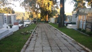 Read more about the article Prefeitura de Xanxerê realiza limpeza geral no cemitério
