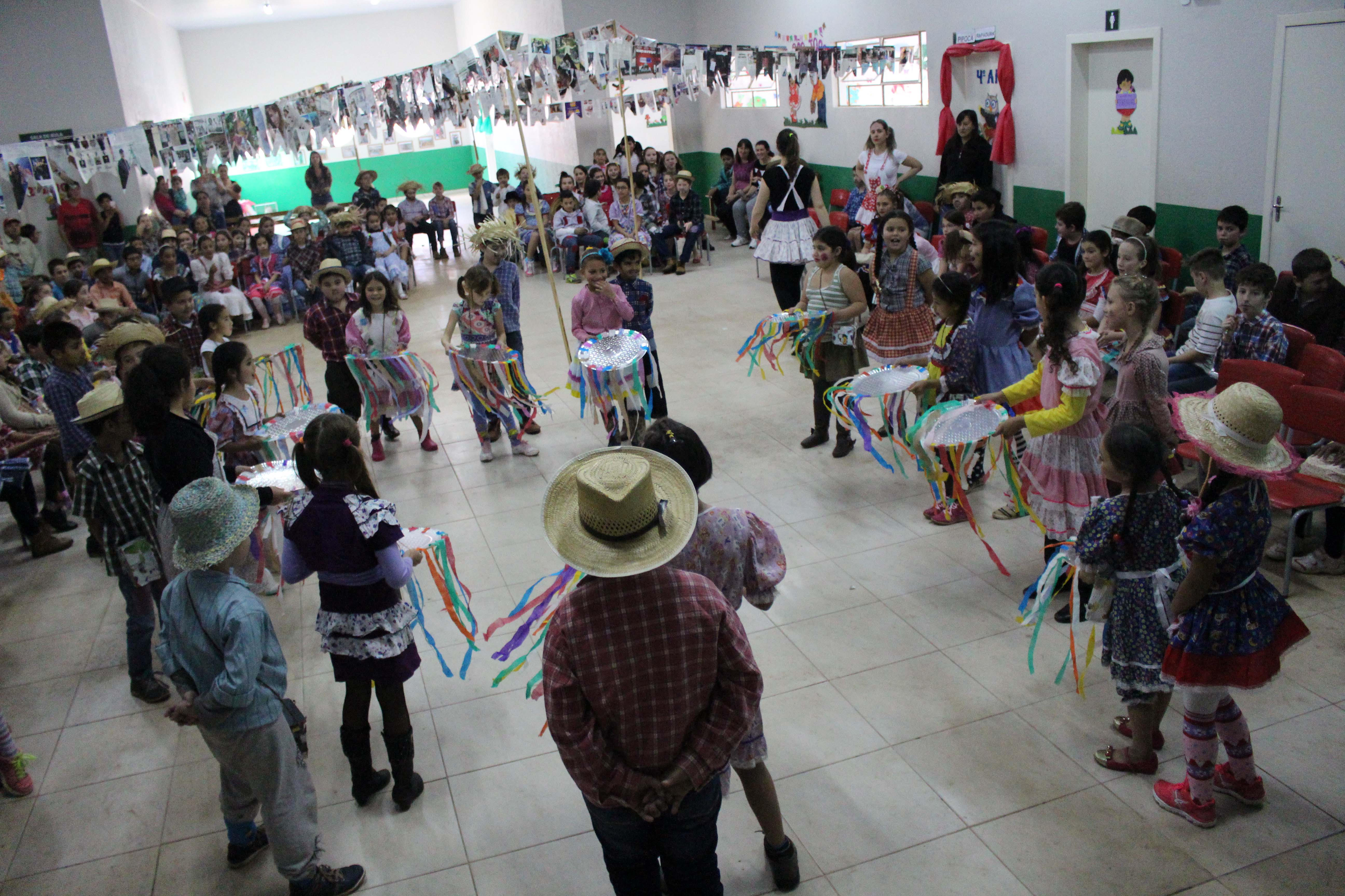 Read more about the article Escolas da rede municipal promovem festas juninas em São Domingos