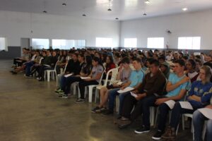 Read more about the article Jovens xaxinenses participam de palestra promovida pelo Governo de Xaxim