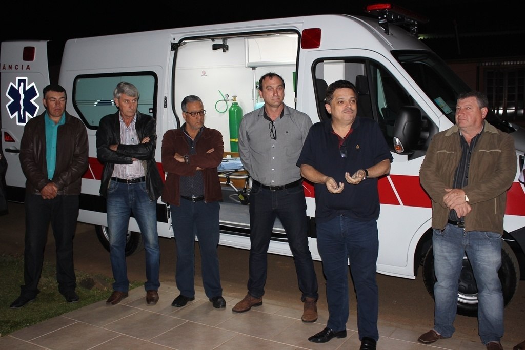 Read more about the article Nova ambulância de R$ 150 mil chega para Secretaria de Saúde de Passos Maia