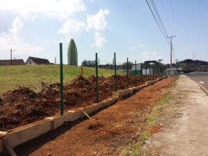 Read more about the article Secretaria de Desenvolvimento Econômico constrói nova cerca em frente ao Milhão