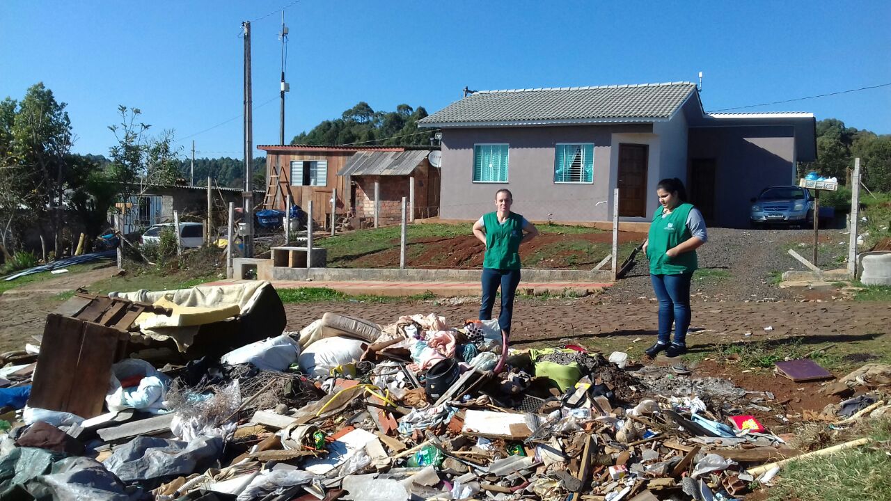 Read more about the article Prefeitura de Xaxim realiza mutirão de recolhimento de lixo no Bairro Santa Terezinha