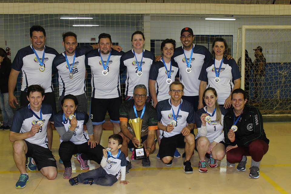 Read more about the article Final do 1º Campeonato Intermunicipal de Vôlei Misto é disputada em Passos Maia