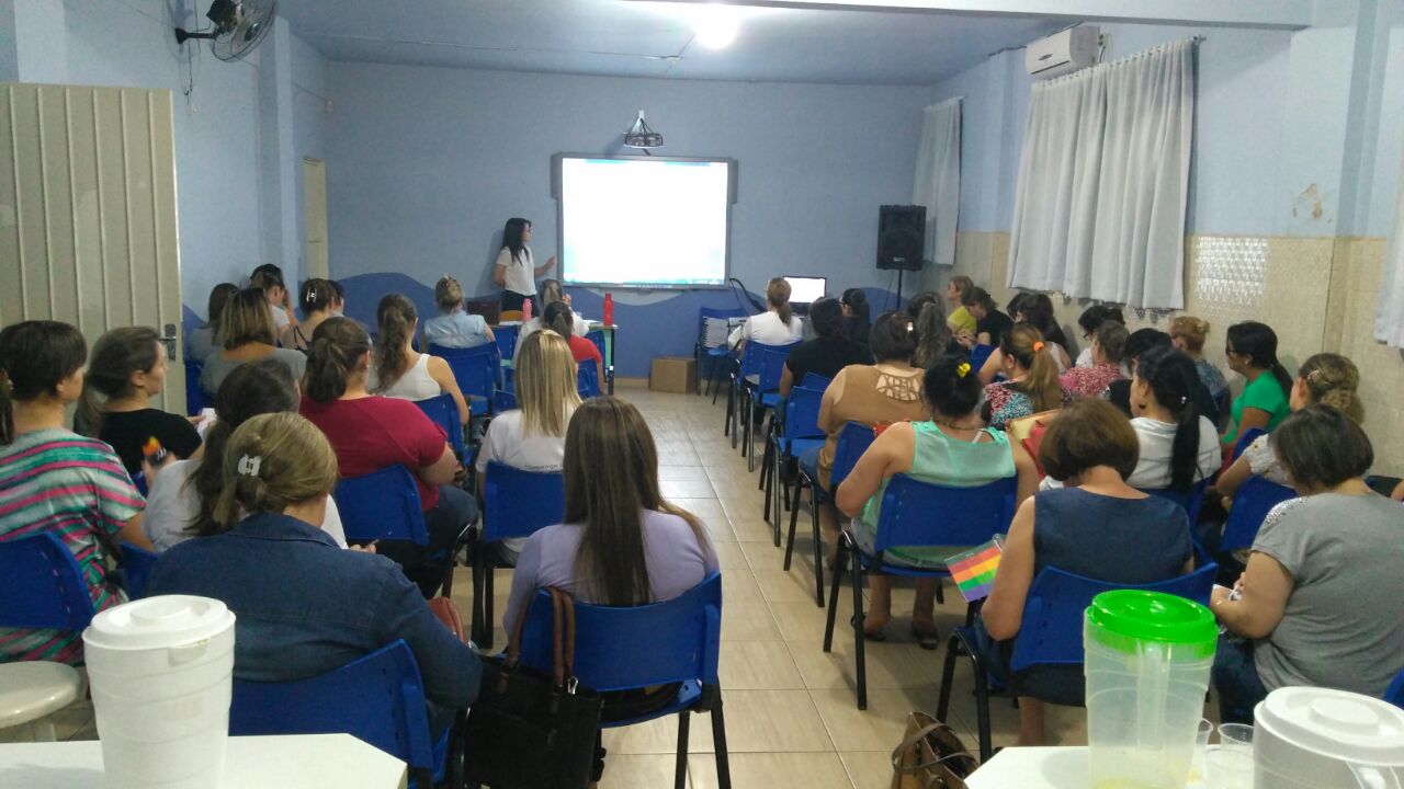 Read more about the article Professores xaxinenses participam de formação do PNAIC