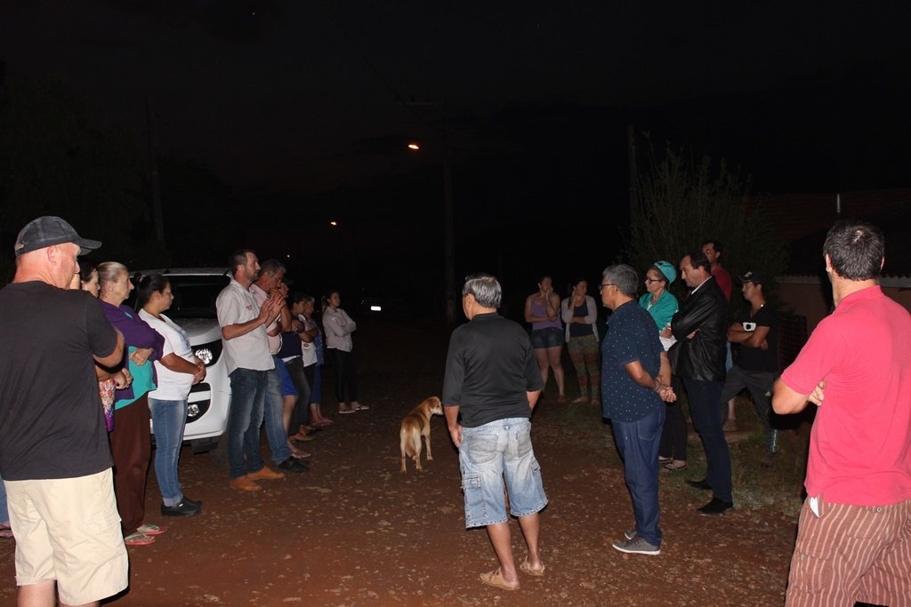 You are currently viewing Administração reúne moradores para tratar de problema de saneamento em bairro de Passos Maia